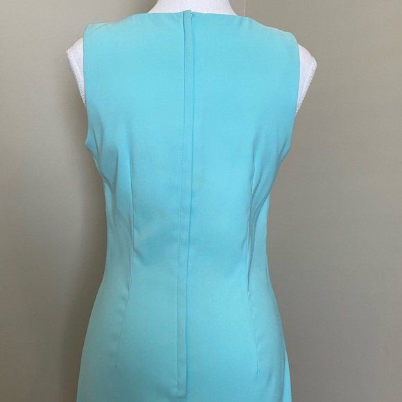 Sky Blue Square-neck, Sleeveless Shell Dress - Picture 6 of 8